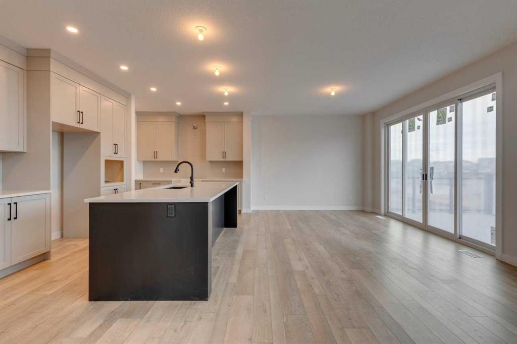 1160 Cranbrook Gardens SE