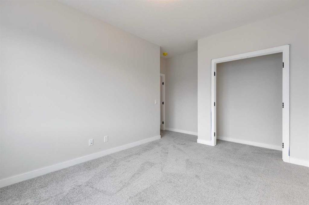 1160 Cranbrook Gardens SE
