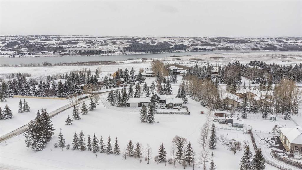 102 Bearspaw Village Crescent NW