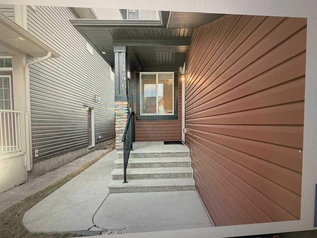 146 Saddlelake Way NE