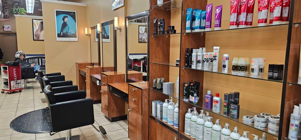 LISTING AGENT AIRDRIE