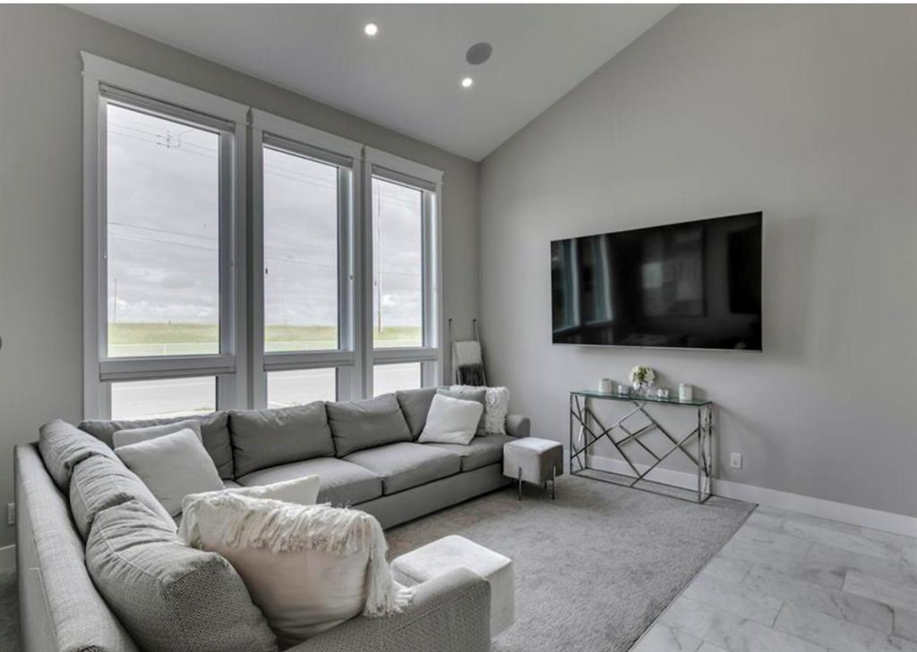 243 East chestermere Drive E