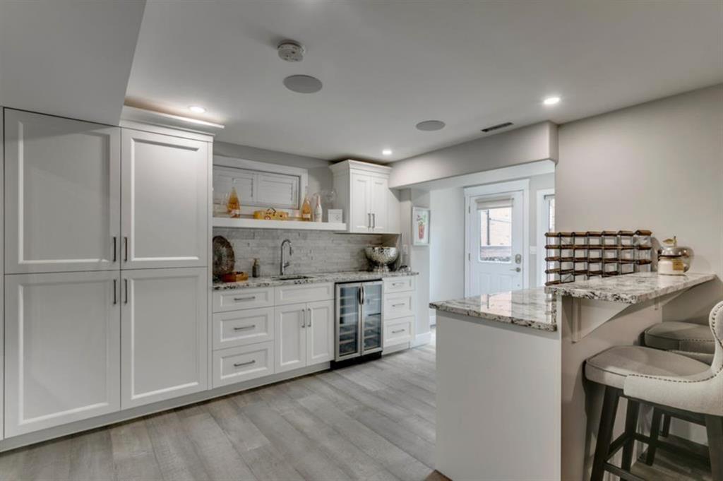 243 East chestermere Drive E