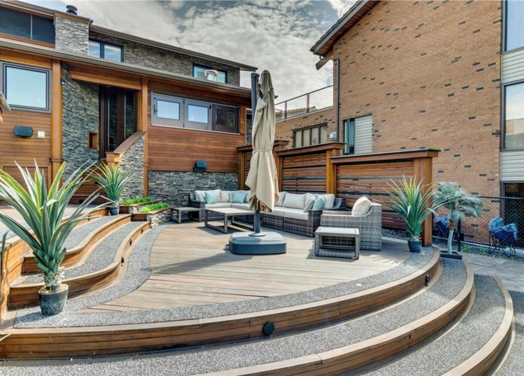 243 East chestermere Drive E