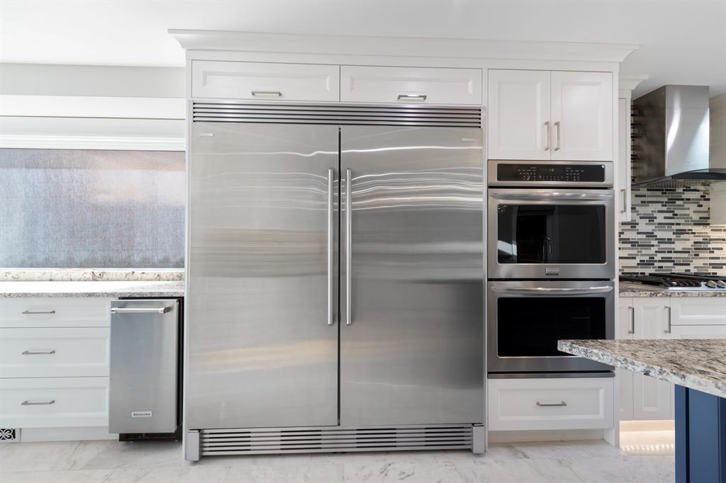 243 East chestermere Drive E
