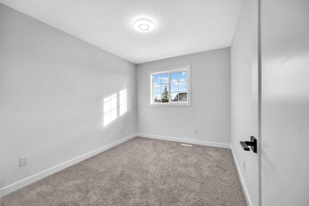 7 Cranfield Crescent SE