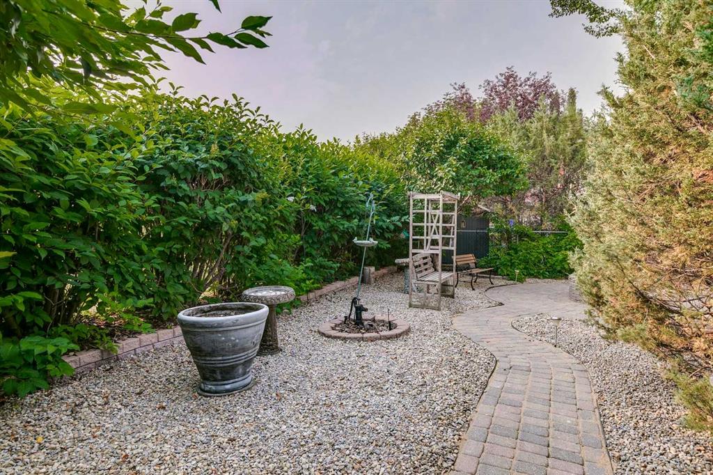 281 Lakeside Greens Crescent