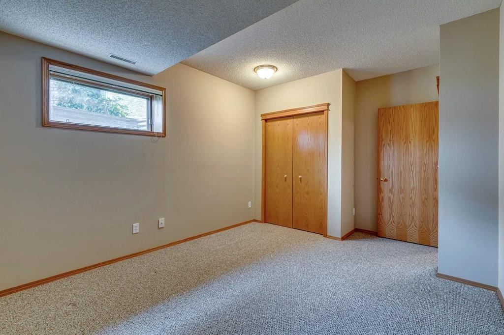 281 Lakeside Greens Crescent