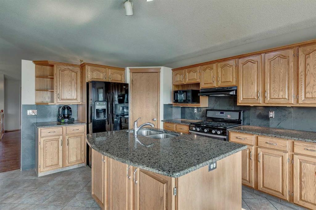 281 Lakeside Greens Crescent