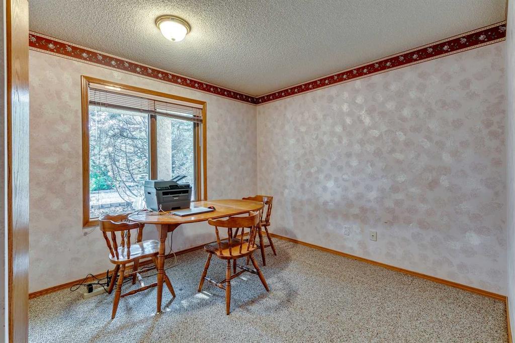 281 Lakeside Greens Crescent