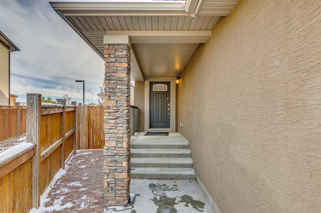203 Cranarch Terrace SE