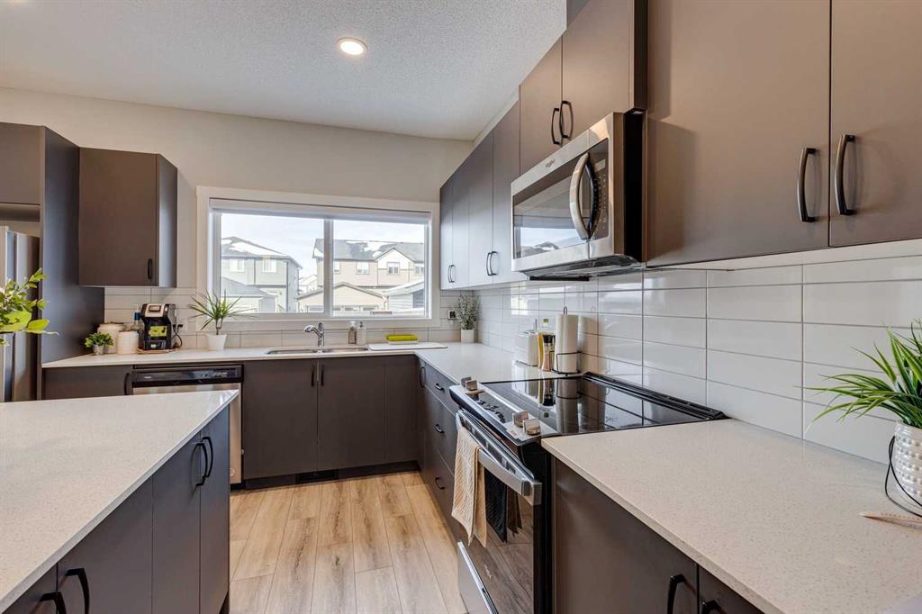 218 Midgrove Mews SW