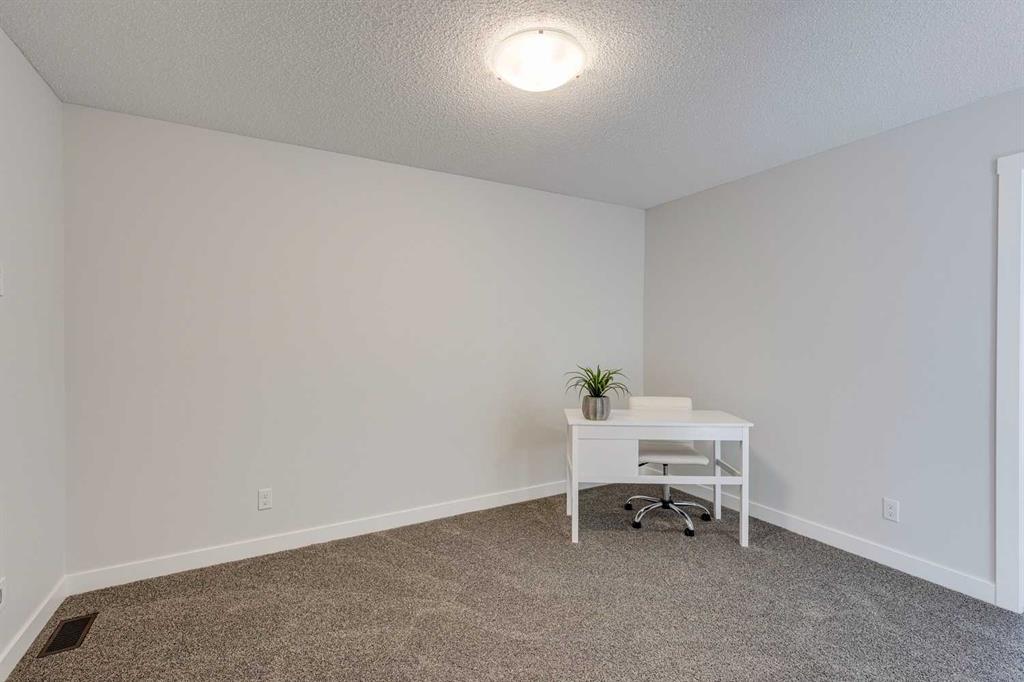 218 Midgrove Mews SW