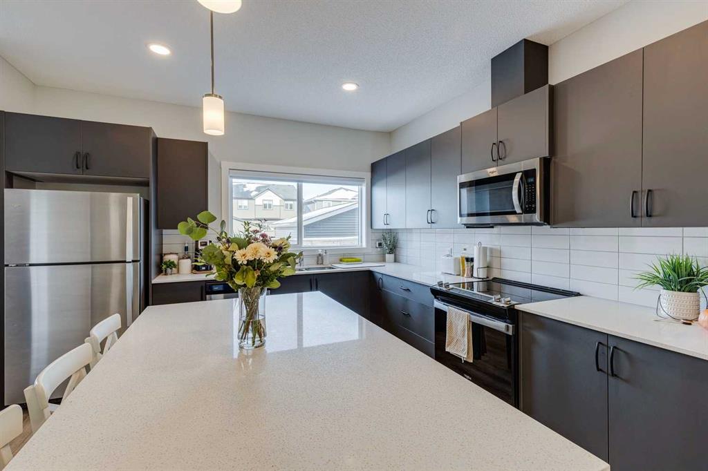 218 Midgrove Mews SW
