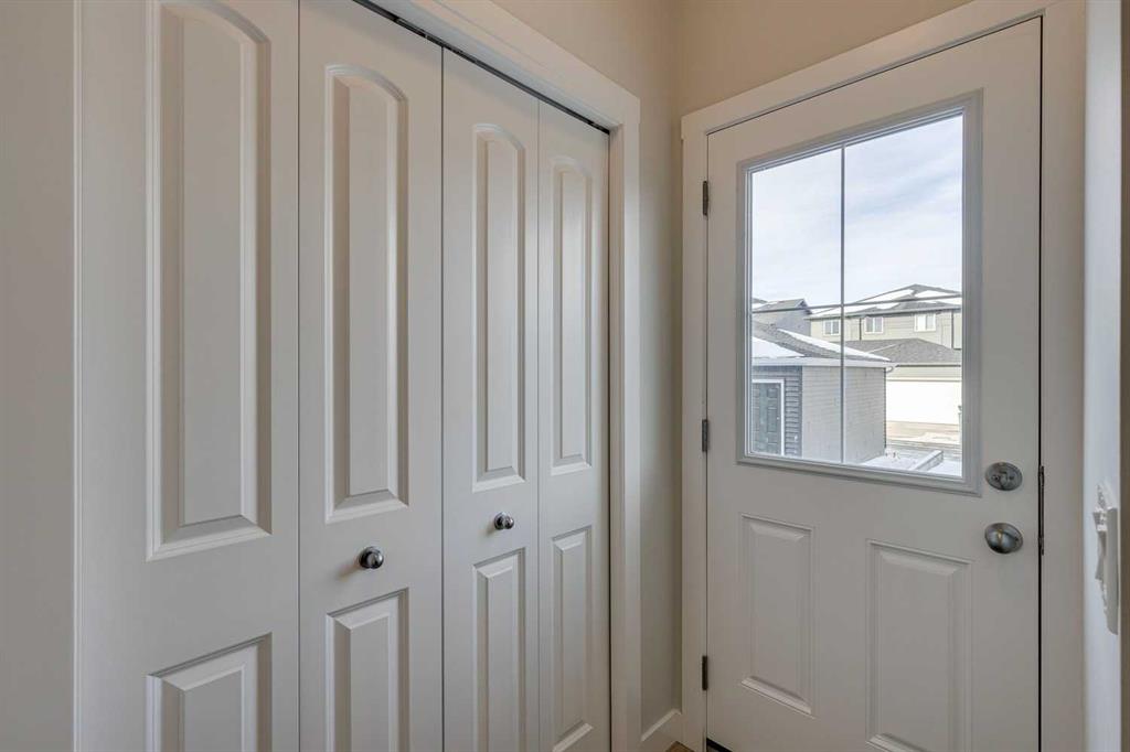 218 Midgrove Mews SW