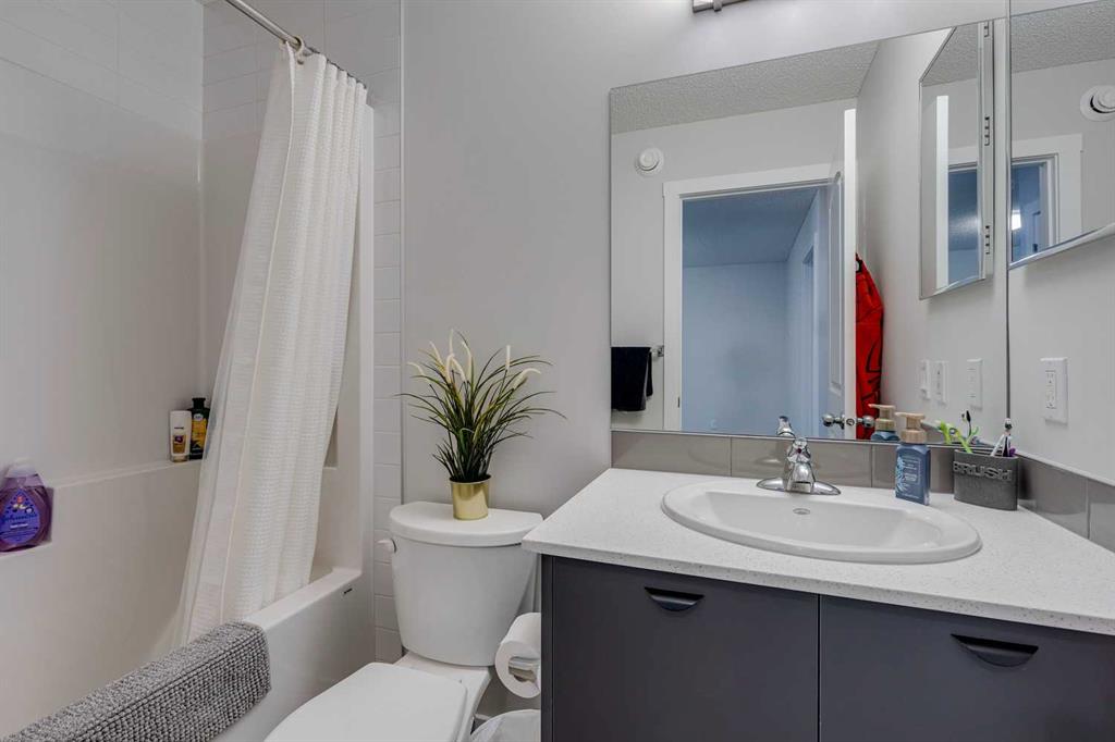 218 Midgrove Mews SW