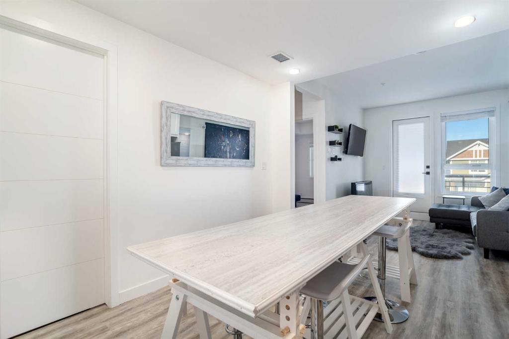 350 Livingston Common NE, #1206