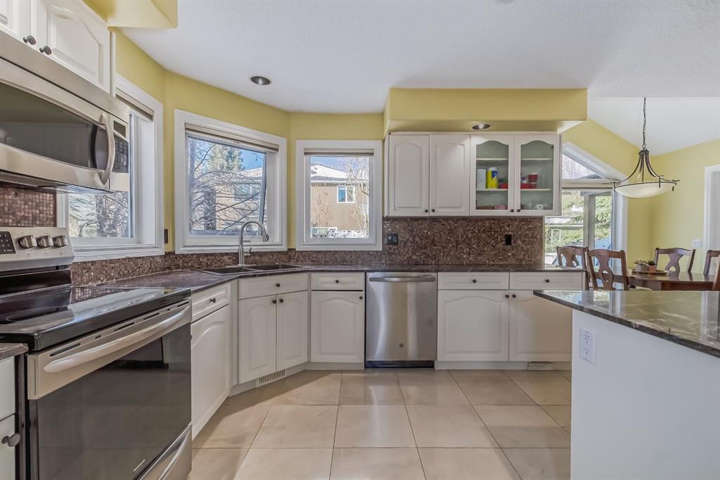 132 Evergreen Close SW