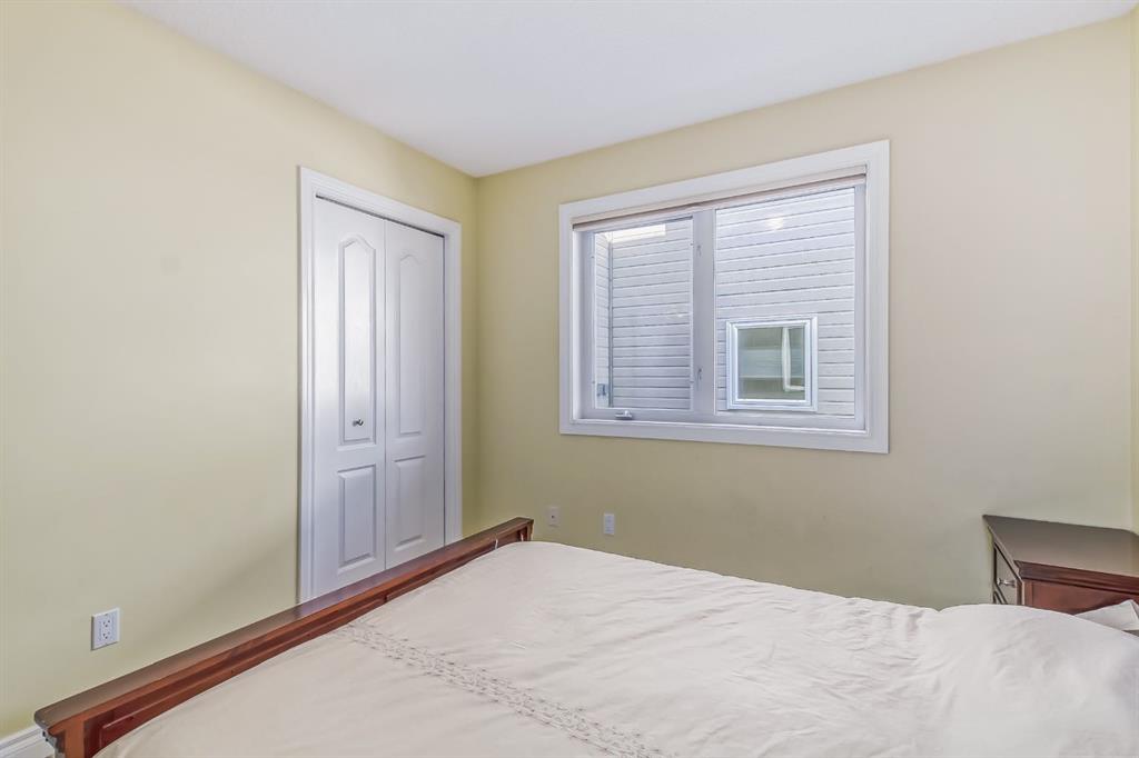 132 Evergreen Close SW