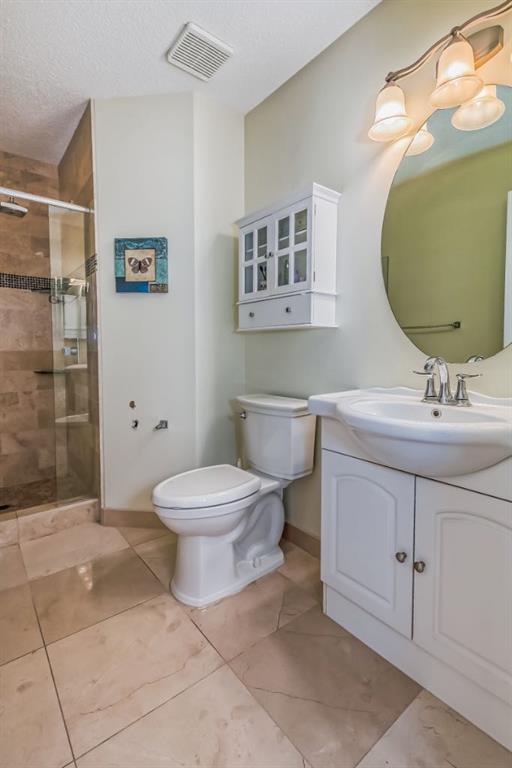 132 Evergreen Close SW