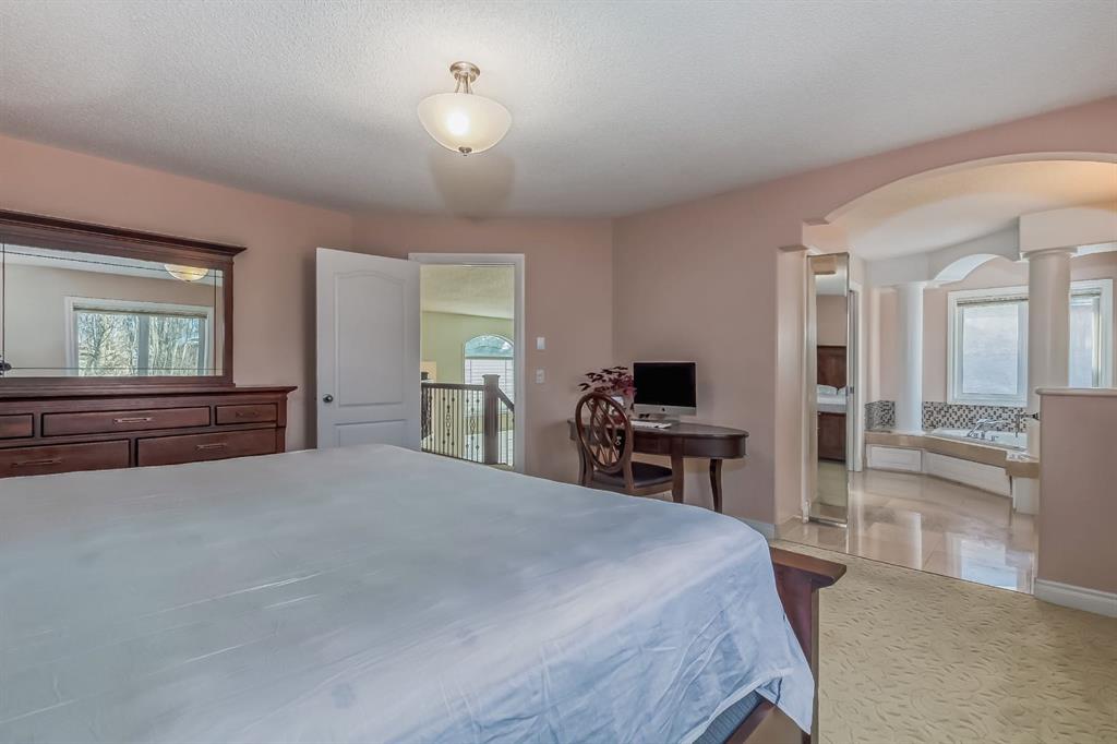 132 Evergreen Close SW
