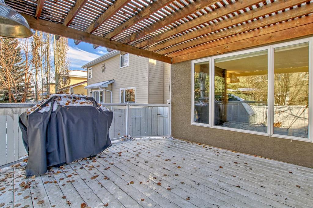 132 Evergreen Close SW