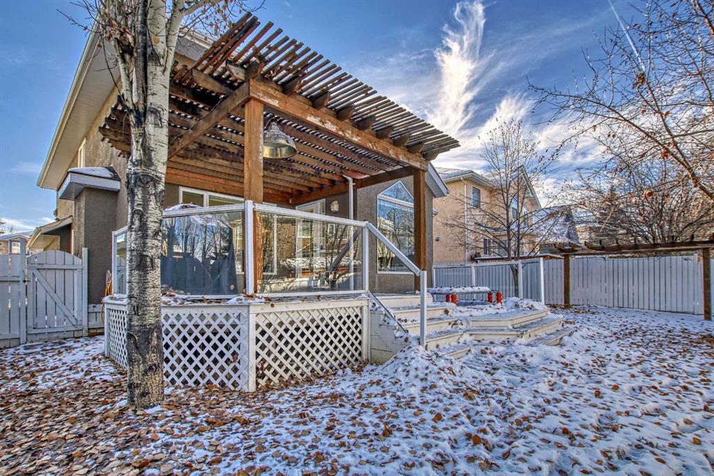 132 Evergreen Close SW