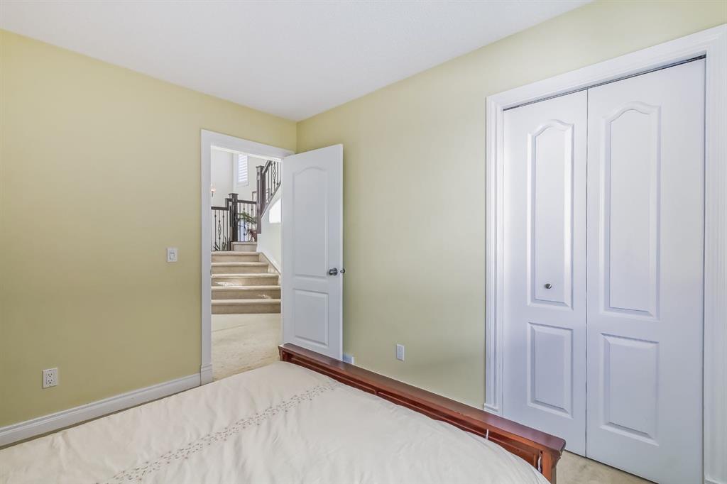 132 Evergreen Close SW