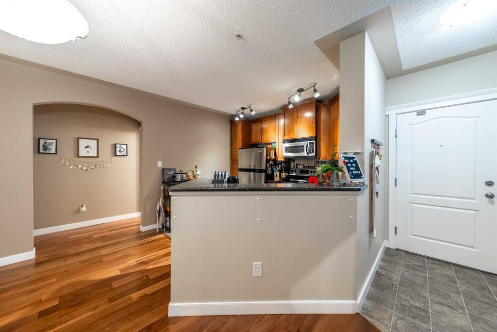 30 Discovery Ridge Close SW, #219