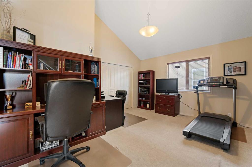 214 Cranleigh Bay SE