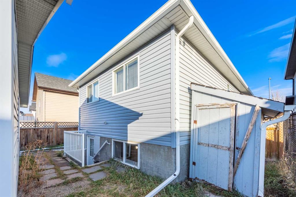 83 Saddlemead Green NE