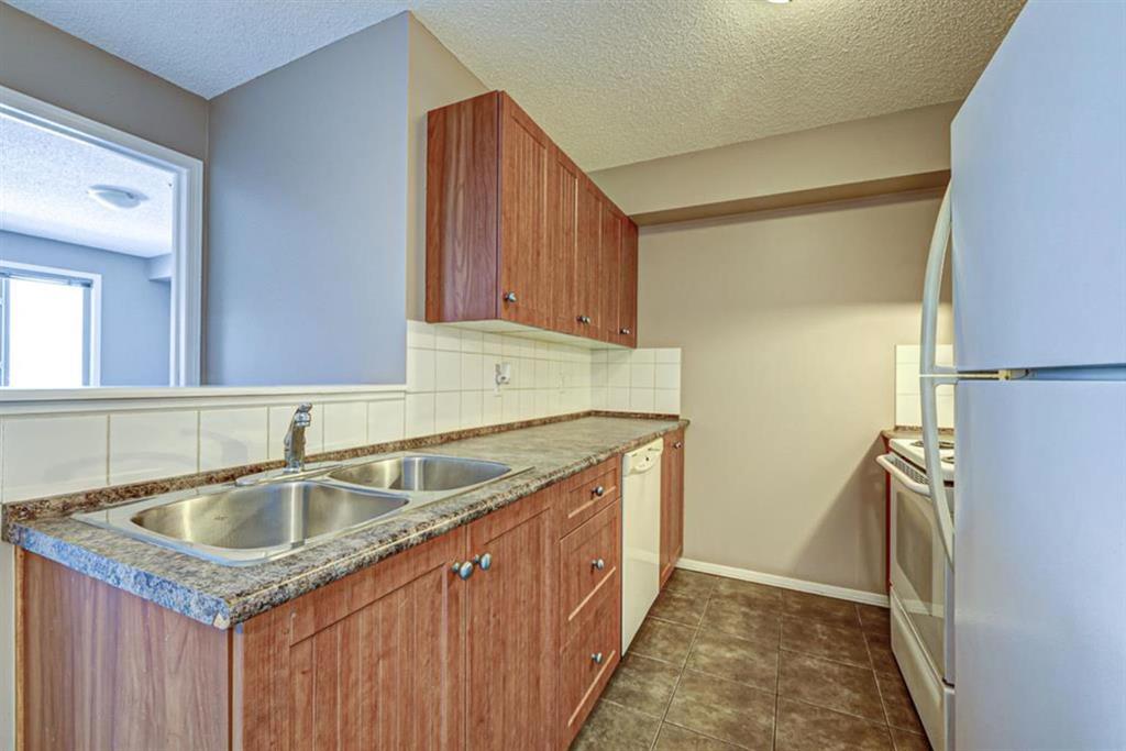 8 BRIDLECREST Drive SW, #2135