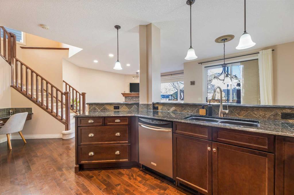 36 Aspen Hills Close SW