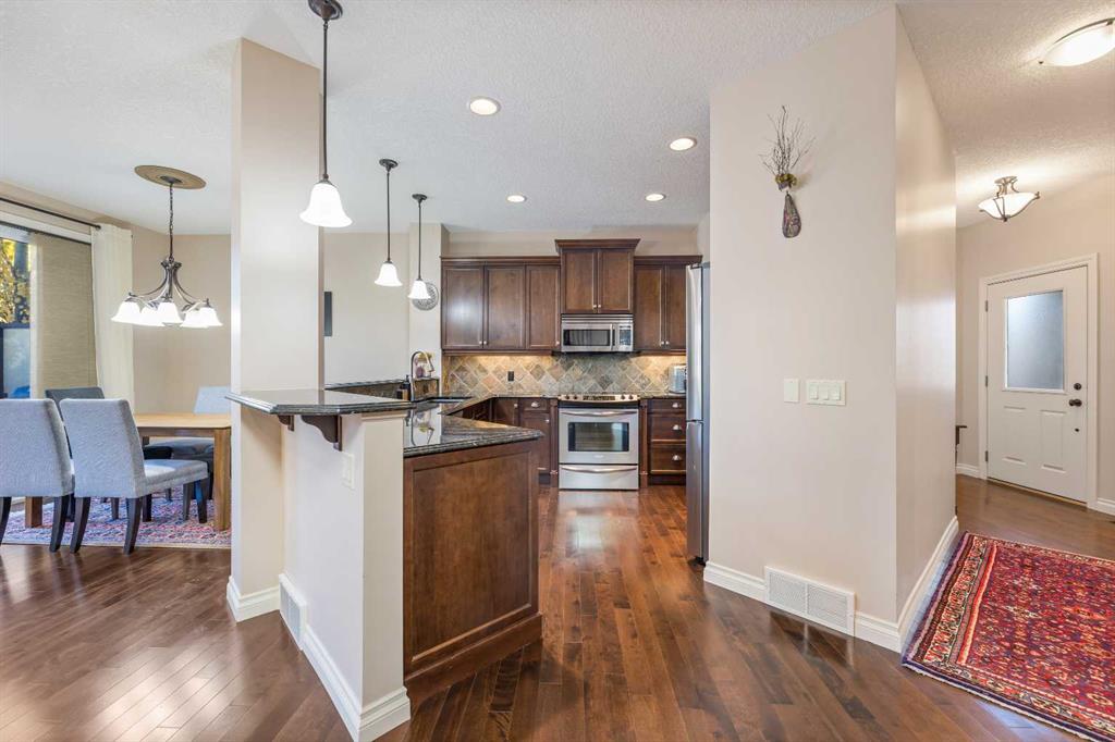36 Aspen Hills Close SW