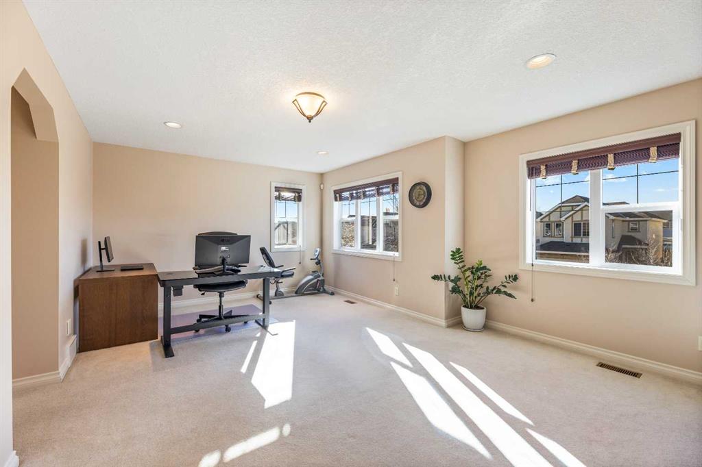 36 Aspen Hills Close SW