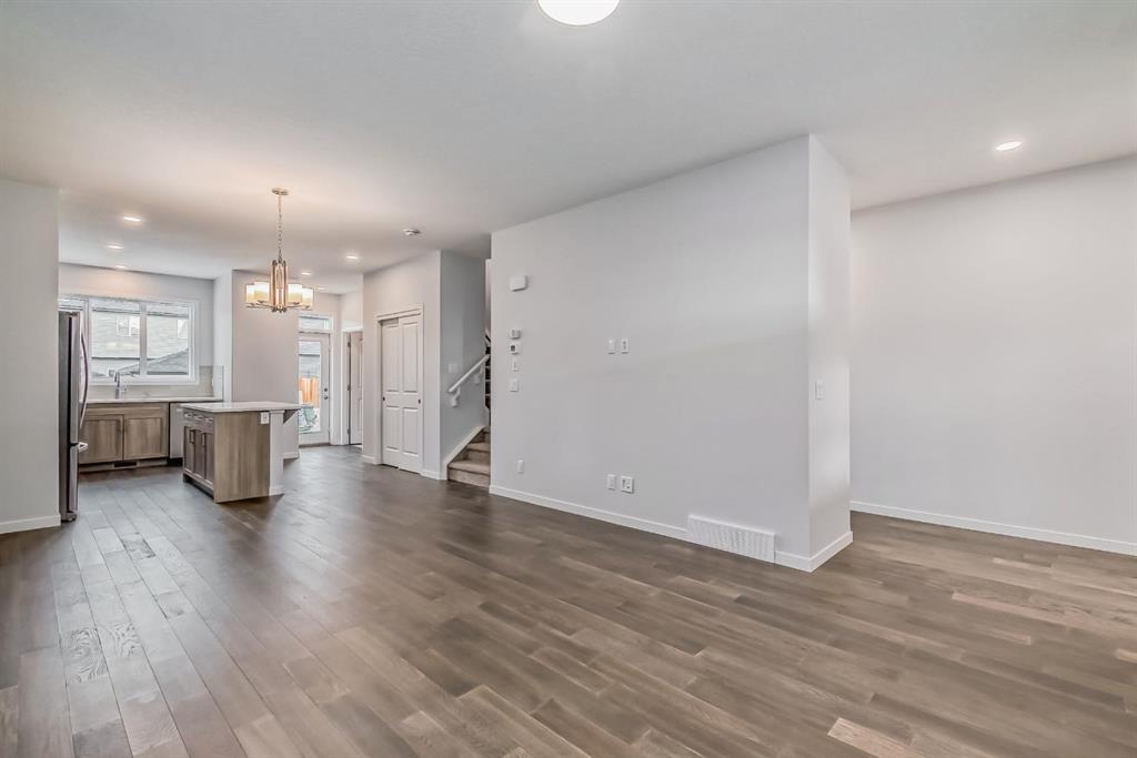 214 Legacy Reach Crescent SE