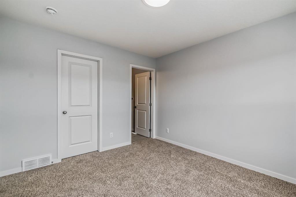 214 Legacy Reach Crescent SE