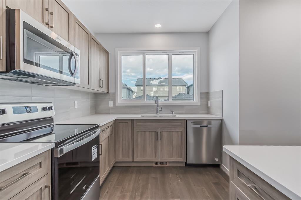 214 Legacy Reach Crescent SE