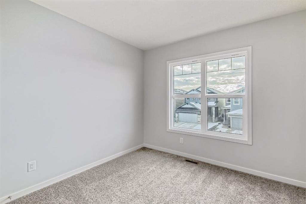 214 Legacy Reach Crescent SE