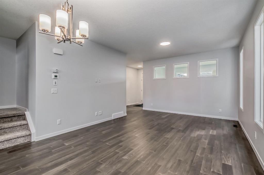 214 Legacy Reach Crescent SE