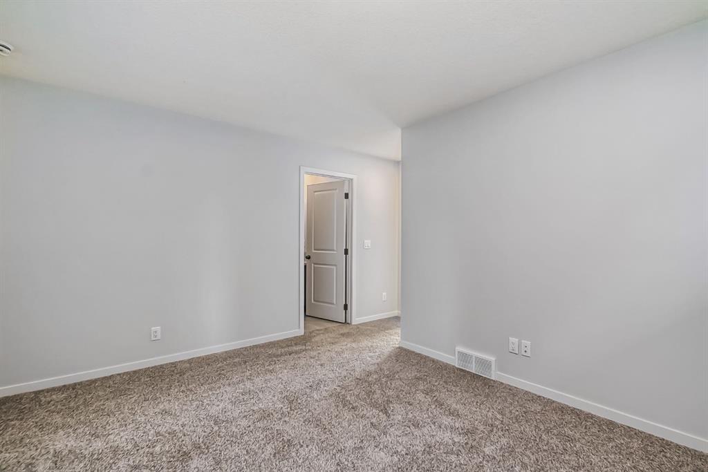 214 Legacy Reach Crescent SE