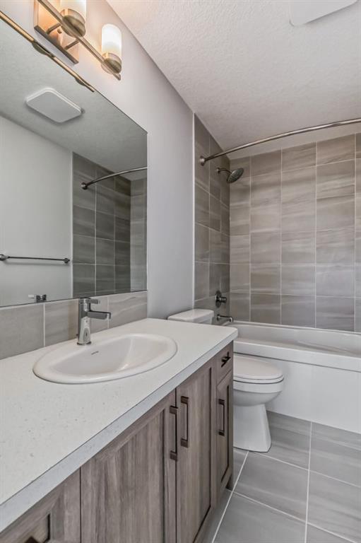 214 Legacy Reach Crescent SE