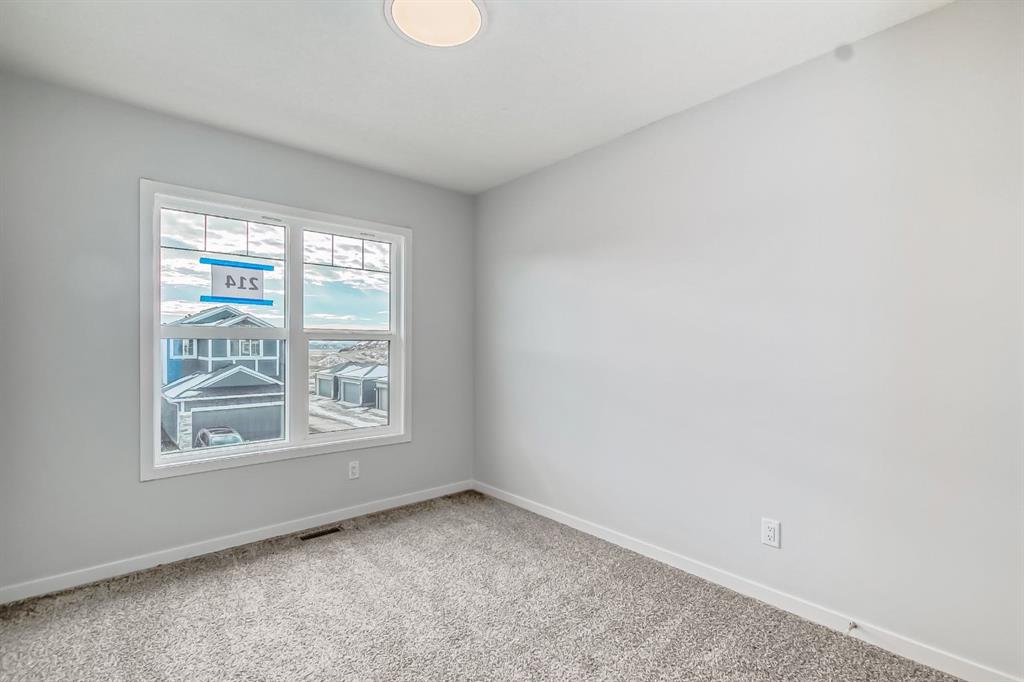 214 Legacy Reach Crescent SE
