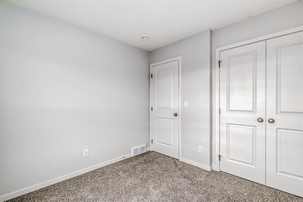 214 Legacy Reach Crescent SE