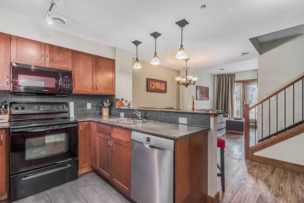 121 Kananaskis Way, #211