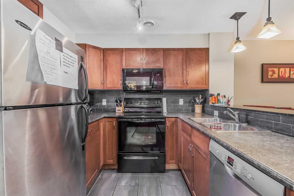 121 Kananaskis Way, #211