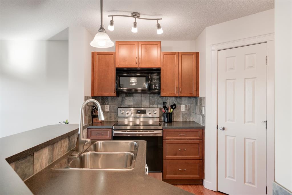 170 Evansford Circle NW