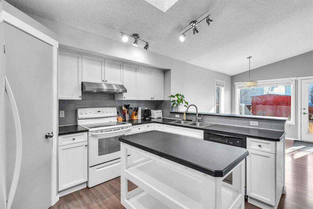63 Cimarron Meadows Crescent
