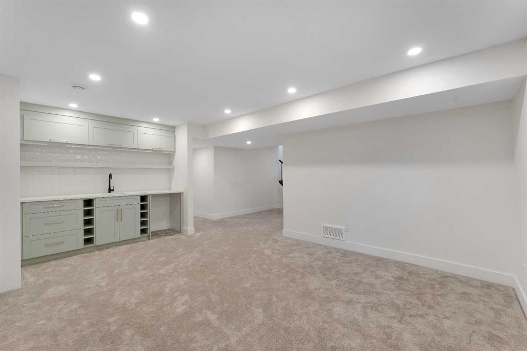 68 BENNETT Crescent NW