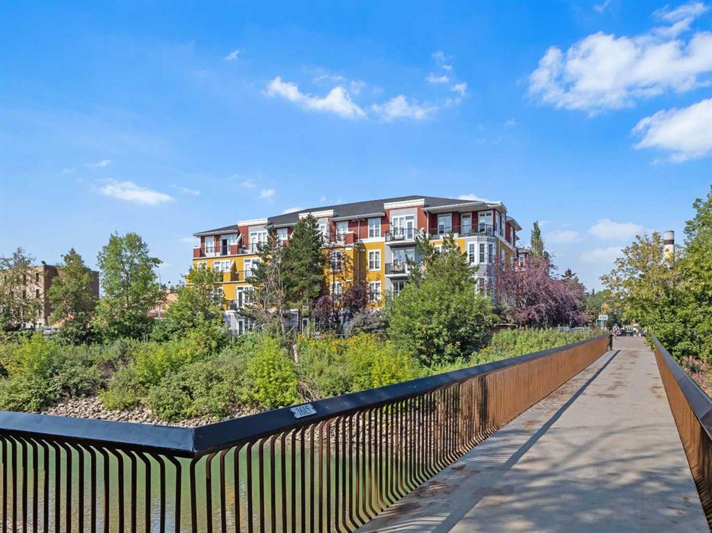 208 Holy Cross SW, #105